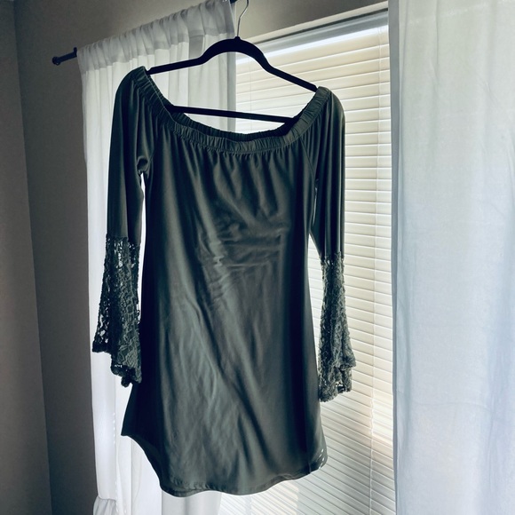 no comment Dresses & Skirts - Green Lace Sleeve Tunic/Dress